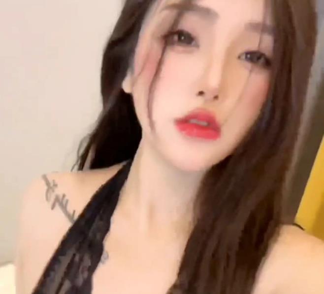 神级颜值女神（心甜）一对一私拍露脸