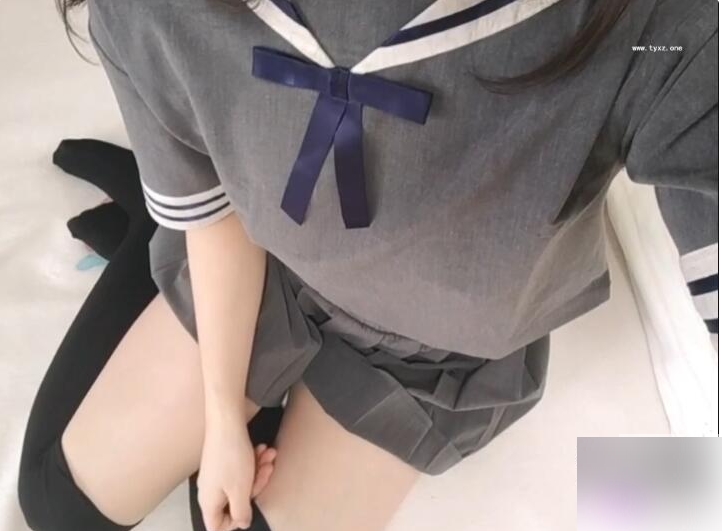 卡哇伊少女《岁酱》把玩透明管管