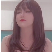 父亲欠债，给女儿喂药拿女儿还债