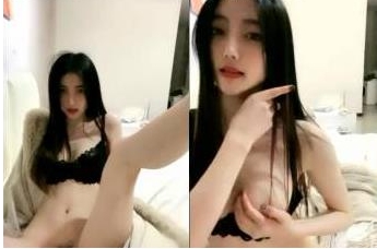 某推极品妻子猫猫2022年首次直播打扑克表演