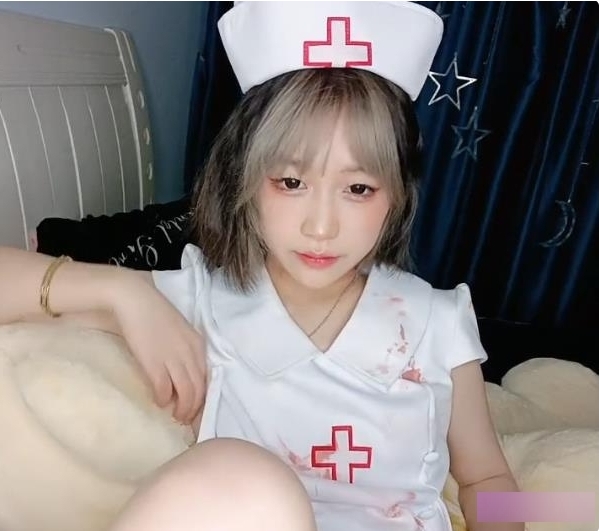 清纯系短发萌妹子-《米拉》