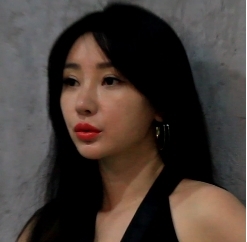 明星《柳岩》私拍写真视频+一套棚拍