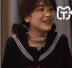 锦城学院《唐一涵》下水吃瓜视频