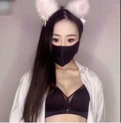 极品长腿美女《淑仪》有尺度打扑克