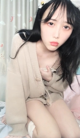 清纯系天花板戴着小小卡哇伊兔耳朵