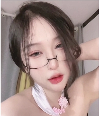 推特大长腿网红女神《羽柔子》露脸紫薇