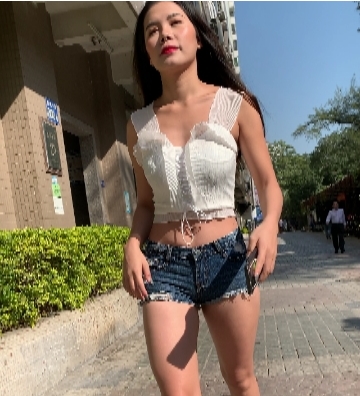 热裤高跟大长腿美女街拍视频