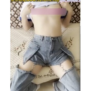 白白嫩嫩的青春身体，令人着迷的紧实饱满线条流畅，1V高清视频，大小为190MB，可通过百度盘下载。