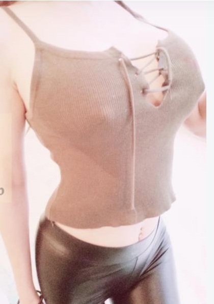 斗鱼人气火爆的稀缺资源，精选网红巨R女神麻酥酥呦的最新作品合集（409MB）