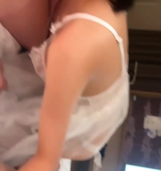 紫霞仙女的真实记录：少妻喜欢吃两根的三人游体验（1V/260M）