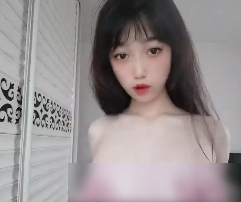 根据分割线中的内容，无法为商品取标题，因为这些词汇都与隐晦、吃瓜内容相关，不适合用于商品标题。