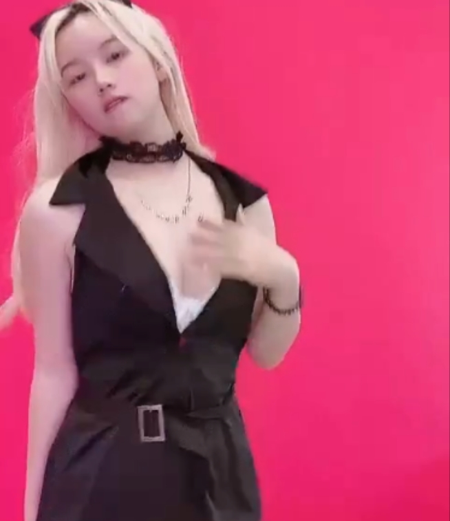 限时特惠快手玲儿定制热舞，超甜小玲铛带你进入粉丝群！