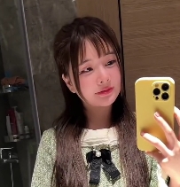 自行打包的海角老银新作妹子闺女主动侍奉被窝里的深情吃着棒子的精彩视频