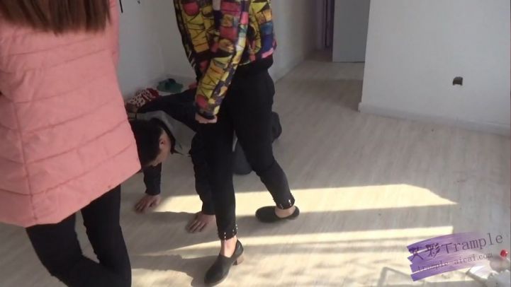 多主踢打舔鞋精彩时长16分钟