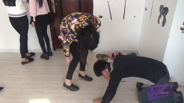 多主踢打舔鞋精彩时长16分钟