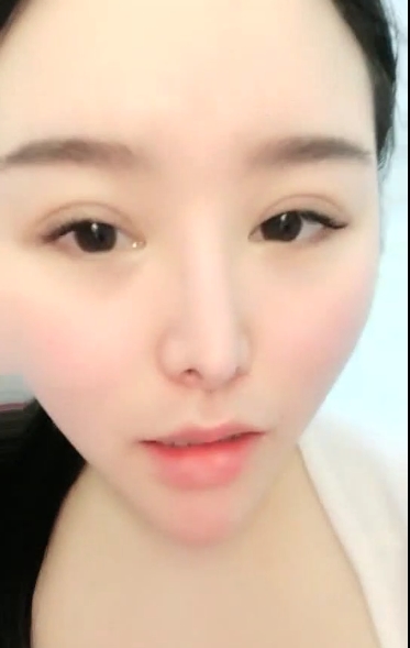 粉嫩诱惑的丰满身材运动特写