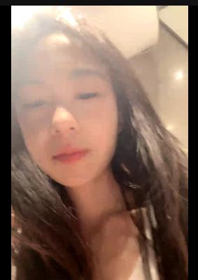 月月嗷：高颜值女主播YIRs资源下载