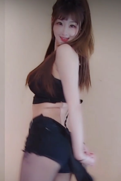 无水印虎牙牛小蘑菇4月热舞小合集（10个视频，总大小1.8G）