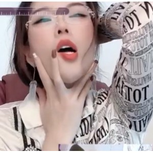 stripchat站主播kaixin-baby，8v+10g视频百度盘