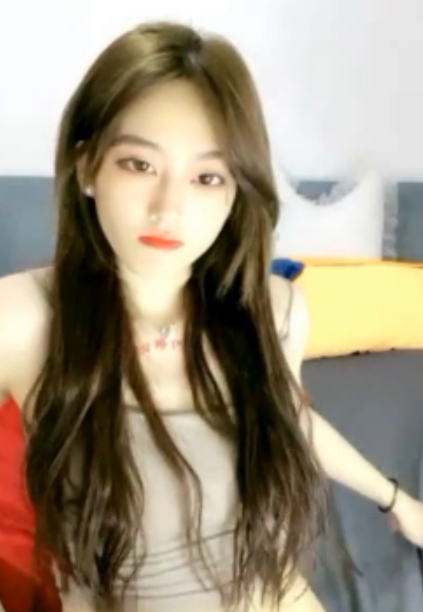 露露：全方位展示的腿模女神舞蹈录制