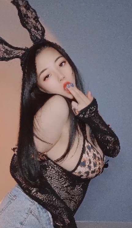 《刘貂蝉最全定制大合集127部：热舞诱惑私拍展示有趣》