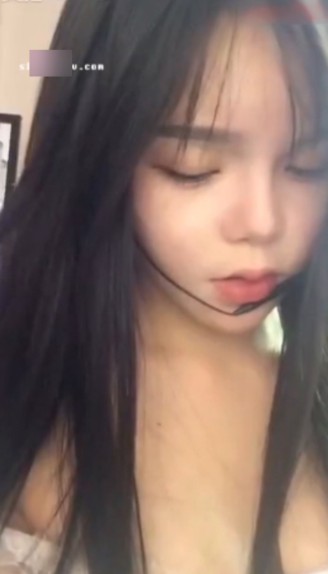 女神改名一只囚私拍福利视频集：379M8个视频，露脸三点尺度