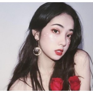 Qinweiyingjie神秘妖冶，绅士捷哥，雪白肌肤美腿套图视频大放送！