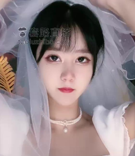 Vinni套路直播：颜值超竿娆身材极好，小脚小姐姐，视频时长1分36秒-1分45秒