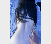 拜金美女玩物视频，学生妹深处直入，运动扶pp内涵