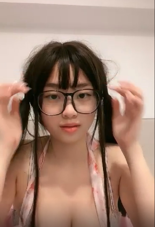 清纯女神首次露脸放飞自我包10V+9.6G