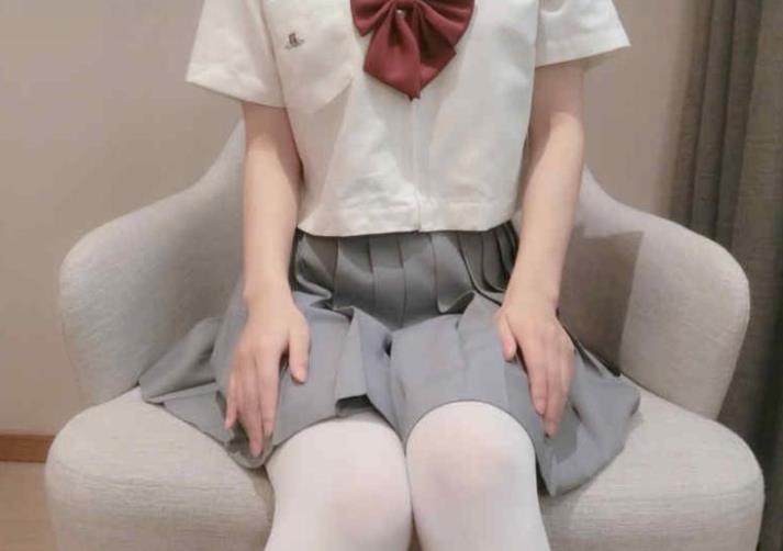 民国少女洛美luomei22白丝网格袜诱惑合集10.2G，美腿身材令人心动