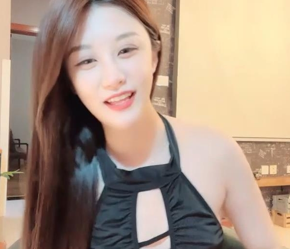 白富美夕夕夕颜私拍喷泉视频合集:绝美身姿尽显魅力