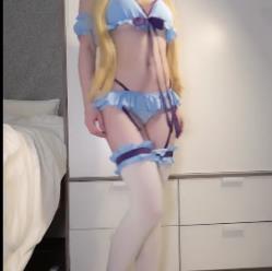 YuzuKitty柚子猫大美女火爆合集：水灵眼睛樱桃小嘴明星脸，贝雷帽抹球裙高跟鞋堕落日记白丝内衣斗篷，最全最好！