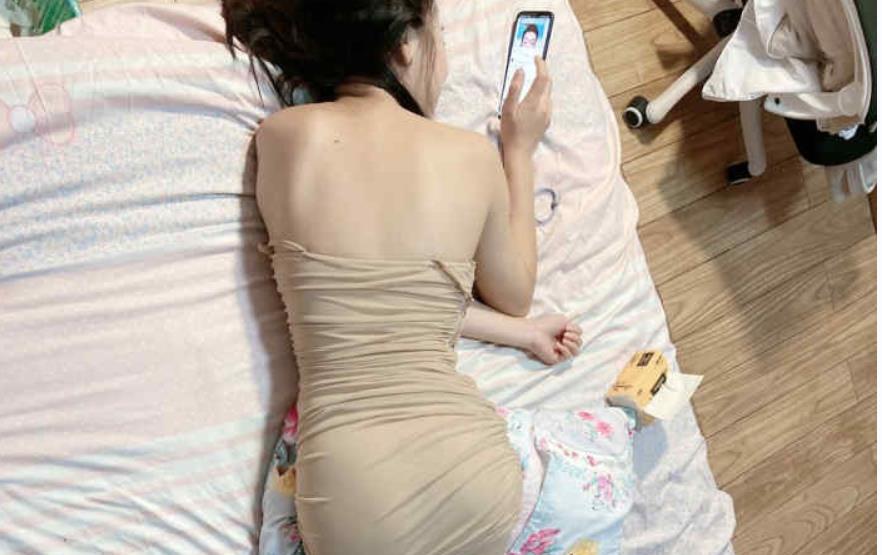 某推第二弹：高颜值反差合集，143套视频35.3G，室外公共场所惊喜不断