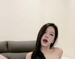 高颜值女神自拍视频：性感包臀裙黑丝大长腿全方位展示，超嫩耐看，1小时56分钟时长，指交舞蹈洗澡撕丝袜，下载观看