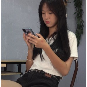 美琪高冷美女犯错被罚秀脚挠脚心，视频11分20秒