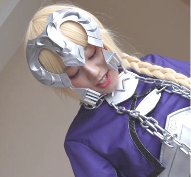 贞德cosplay女神小雪：力量与魅力并存