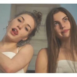 妖舌Hoolybunny：百度视频115个，每个31.3克，道具尺度吸引