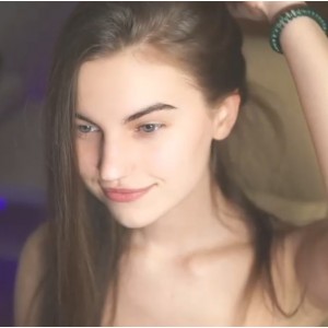 妖舌Hoolybunny：百度视频115个，每个31.3克，道具尺度吸引