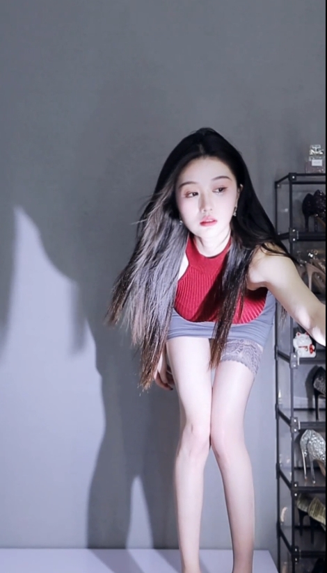 朴实魅力张昔由：34v粉丝8.5某处赞