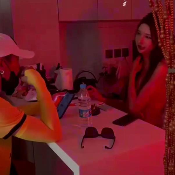 网红欣桐诱惑颜值巅峰！美团小哥1V-220M