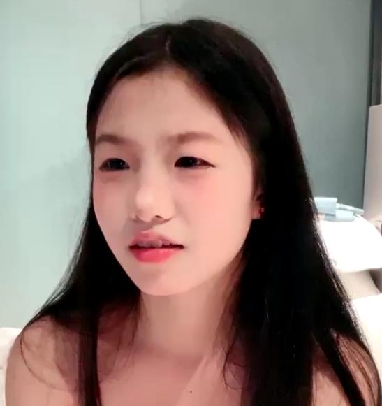 校花自拍实锤事件：坏人闹大，小姐姐直播遭围堵，下载支持学费