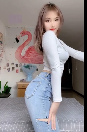 《蛋黄很哇塞》视频合集：百度云永久链接，109个视频，总计704兆，荤素皆有，尺度大开！