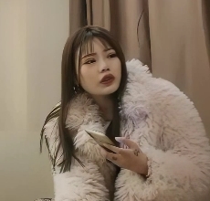 火辣妹子黑色网袜包臀裙互动秀嘴艺，浴室嘴艺动作[1V+1.18G][百度盘]