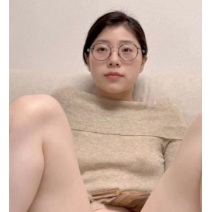 反差小狗与秦嘉倪私拍大曝光，112部视频总时长17分钟，446兆惊艳骚气