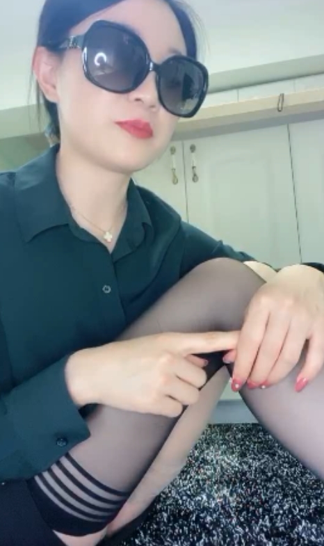 逗趣舔脚秀：苏曼老师16V6.3G视频集