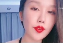 带着“瓜”味的抖音女主播尼尼子的收费秀火了起来，数量虽少却吸引众多粉丝围观