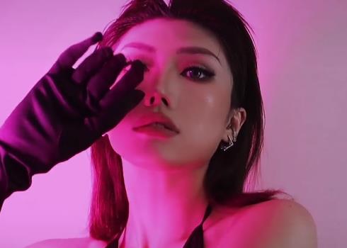 绝绝子lisa田心三水：变装化妆视频国外版作品100V，358m，车头灯小伙伴素的