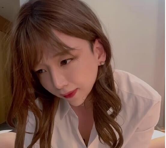 TSJIEUN：仙女棒大战，娇羞表情诱惑感满满