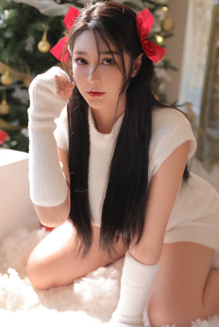 小王同学：微博63W粉，49.3g作品收藏，VIP私拍付费